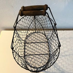 Metal basket with handles